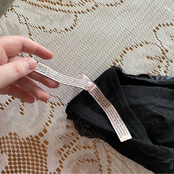 4/$20 ⭐️ Victoria’s Secret • Lace Triangle Cup Padded Bralette in Black - Picture 11 of 12